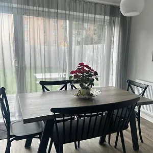 The Red House Modern Stylish From Walking Distance To Bay And Centre With Parking Holiday home Cardiff